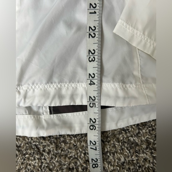 Under Armour women’s all season lightweight windbreaker running jacket medium - Picture 5 of 8